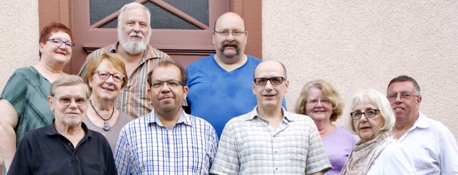 Unser Vorstand von links nach rechts : Ines Schüßler (Schriftführerin), Günter Hopf (Beisitzer - AG Leder), Marga Gerlach (Beisitzerin), Ulrich Klünder-Proschitzki (Beisitzer), Jochen Roth (zweiter Vorsitzender), Jörg Schüßler (Kassierer), Armin Paul (erster Vorsitzender), Gudrun Borck (Vertreterin der Deutschen Spitzengilde), Birgitt Höf (Beisitzerin -Presse)