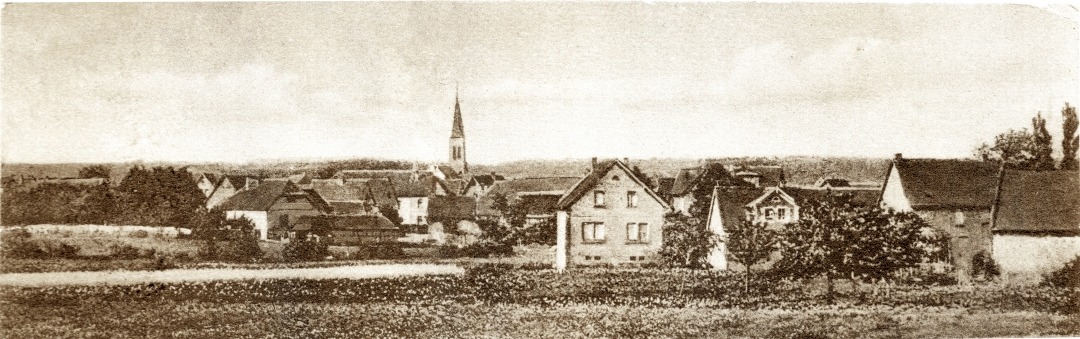Panorama Hausen, links die Steinheimer Straße dahinter die Obermühle und der Gasthof zum Goldenen Engel, Postkarte 1929 gelaufen