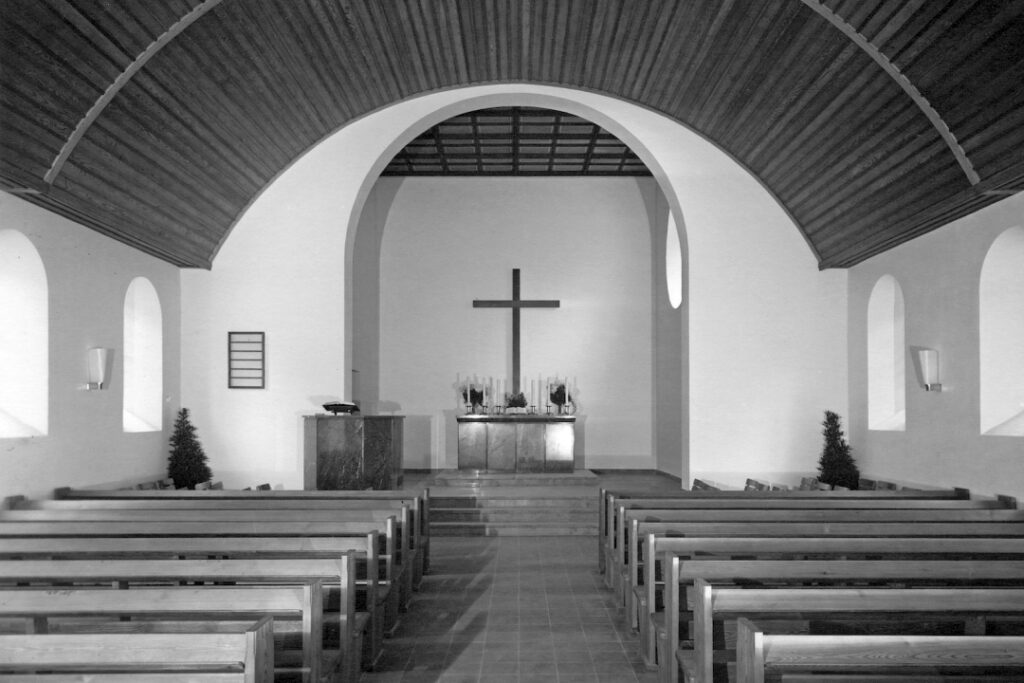 Kirche innen vorne 1953
