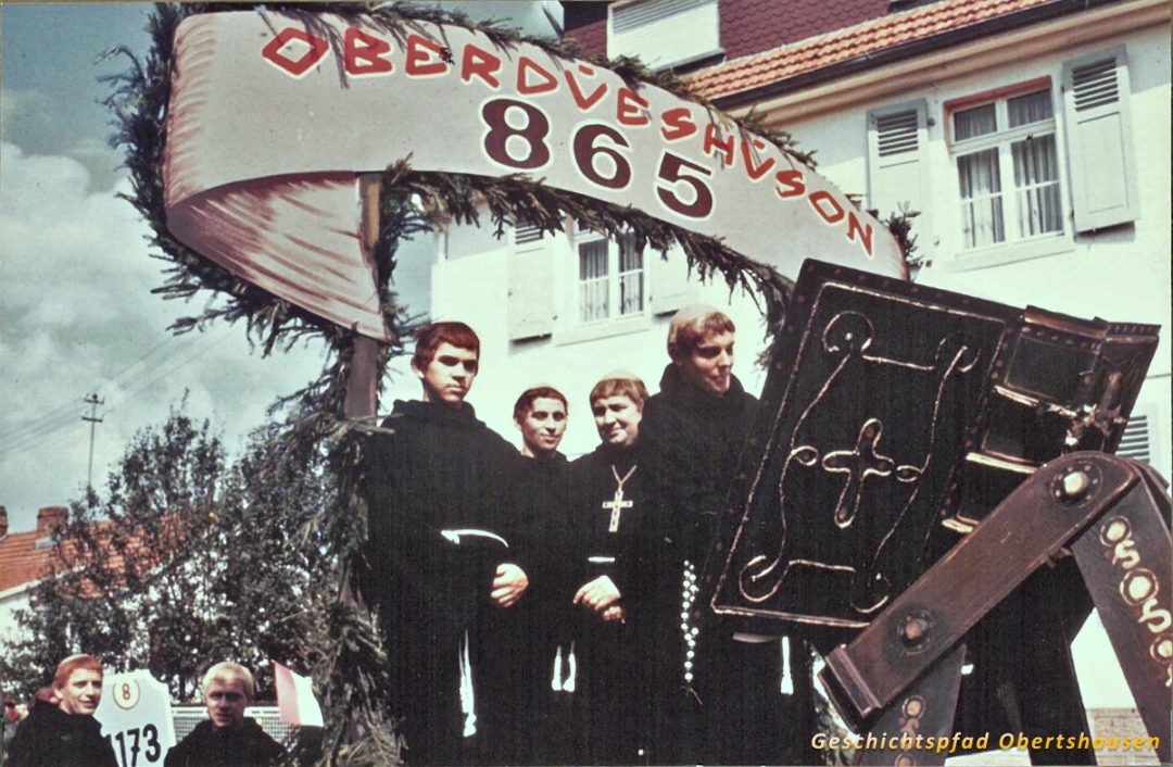 Festzug 1100 Jahre Obertshausen 1965, Benedektiener-Mönche