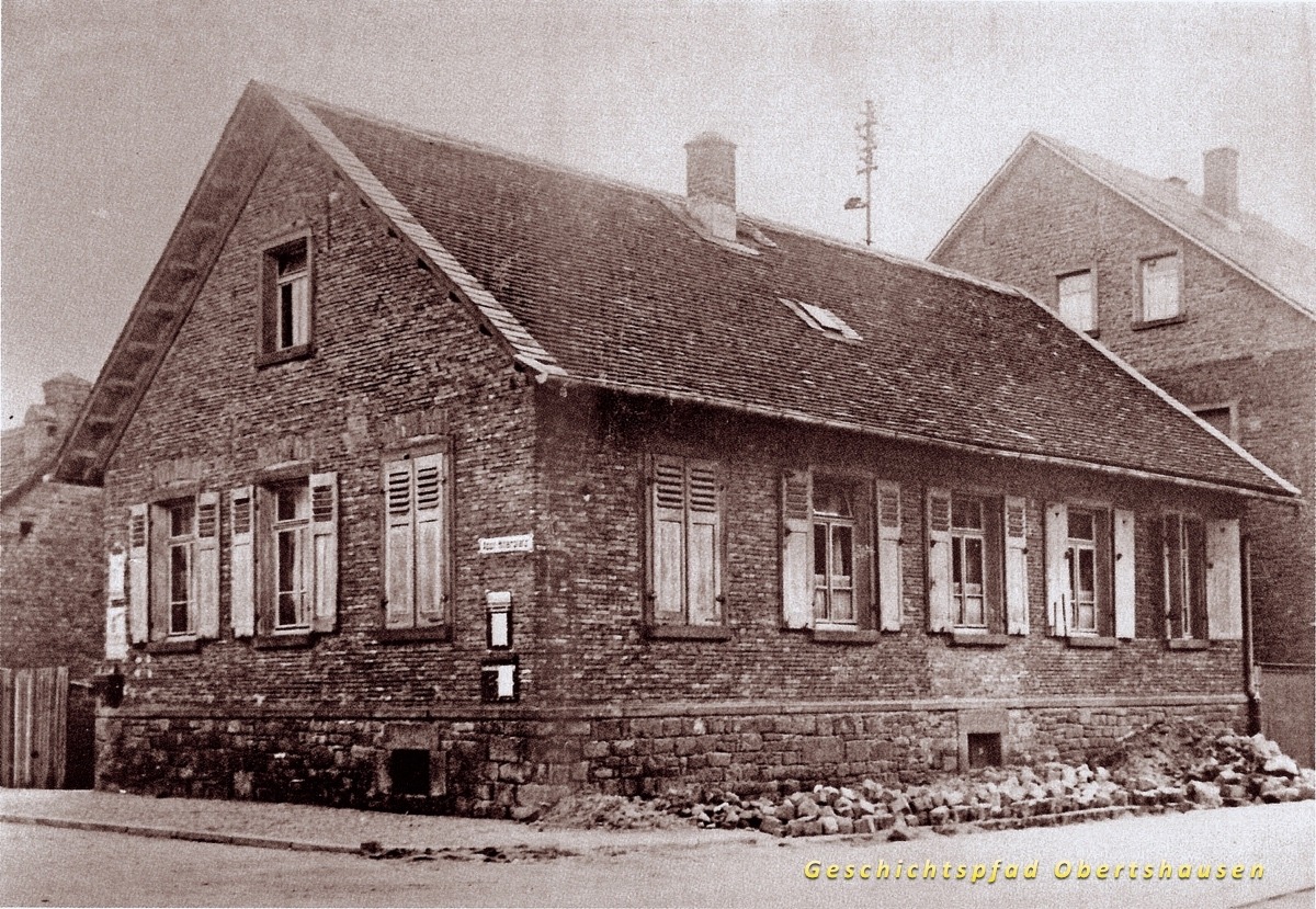 O06 – Dalles – Der alte Dorfplatz