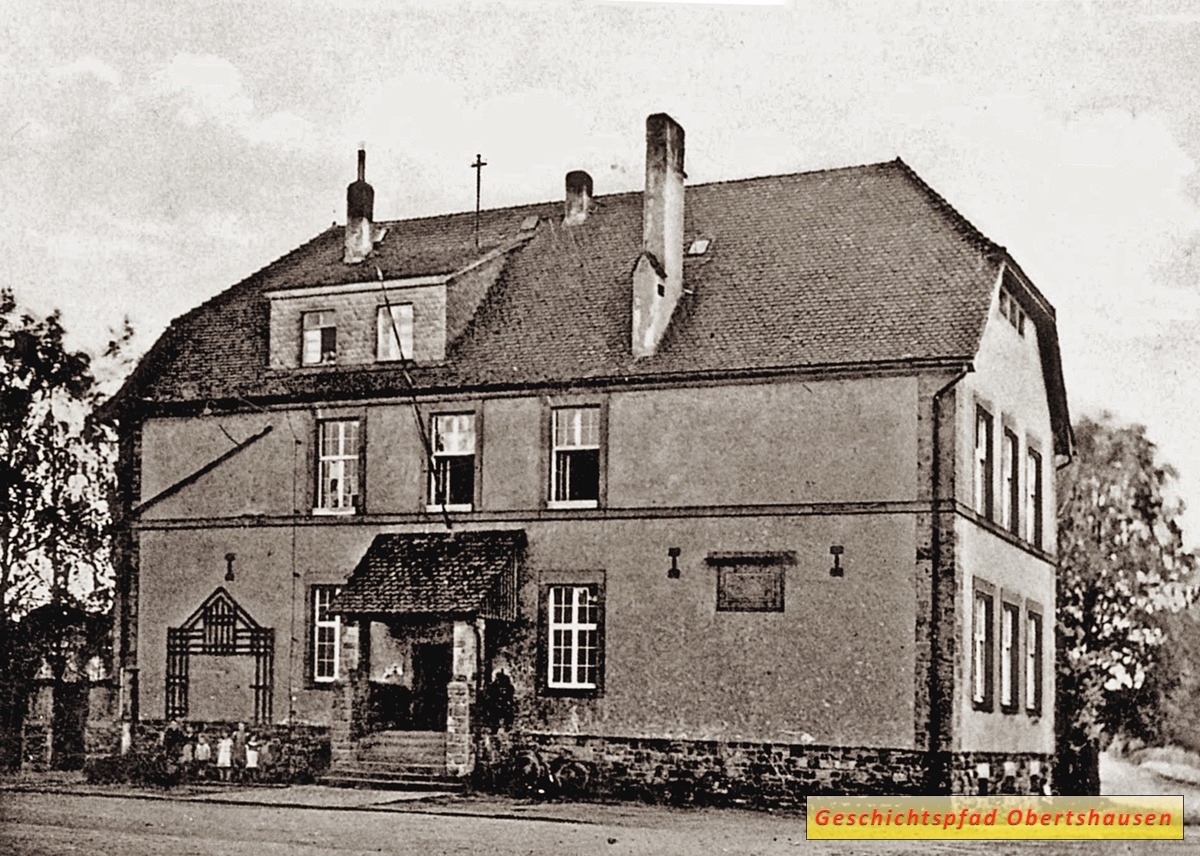 1908 wird an der Ecke Wald-/Schulstraße die Neue Schule gebaut