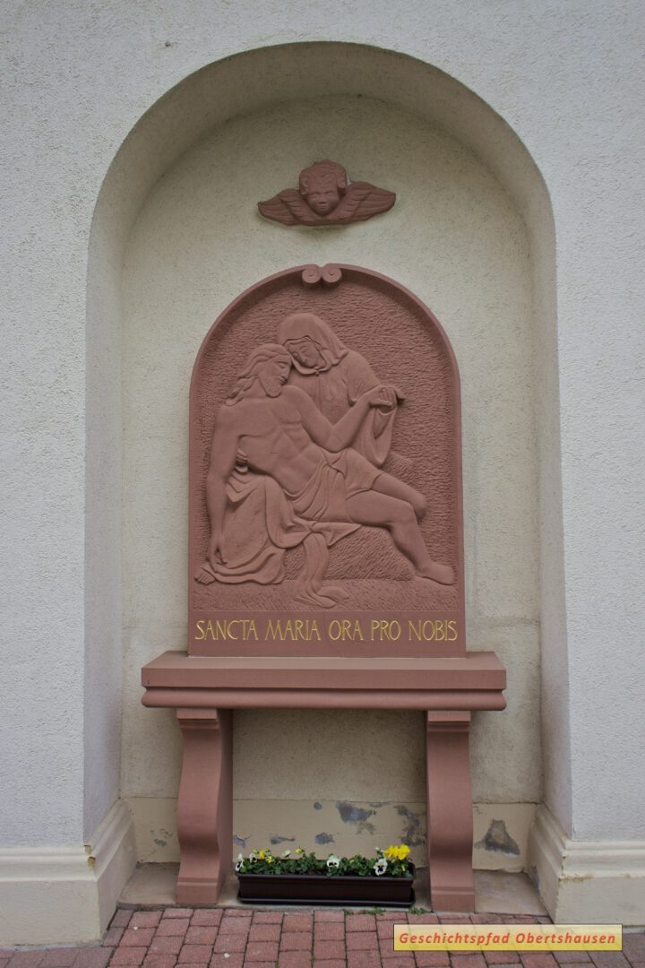 Neue Pieta wird am ehemaligen Standort des Barockkreuzes am 1. Mai 1995 geweiht